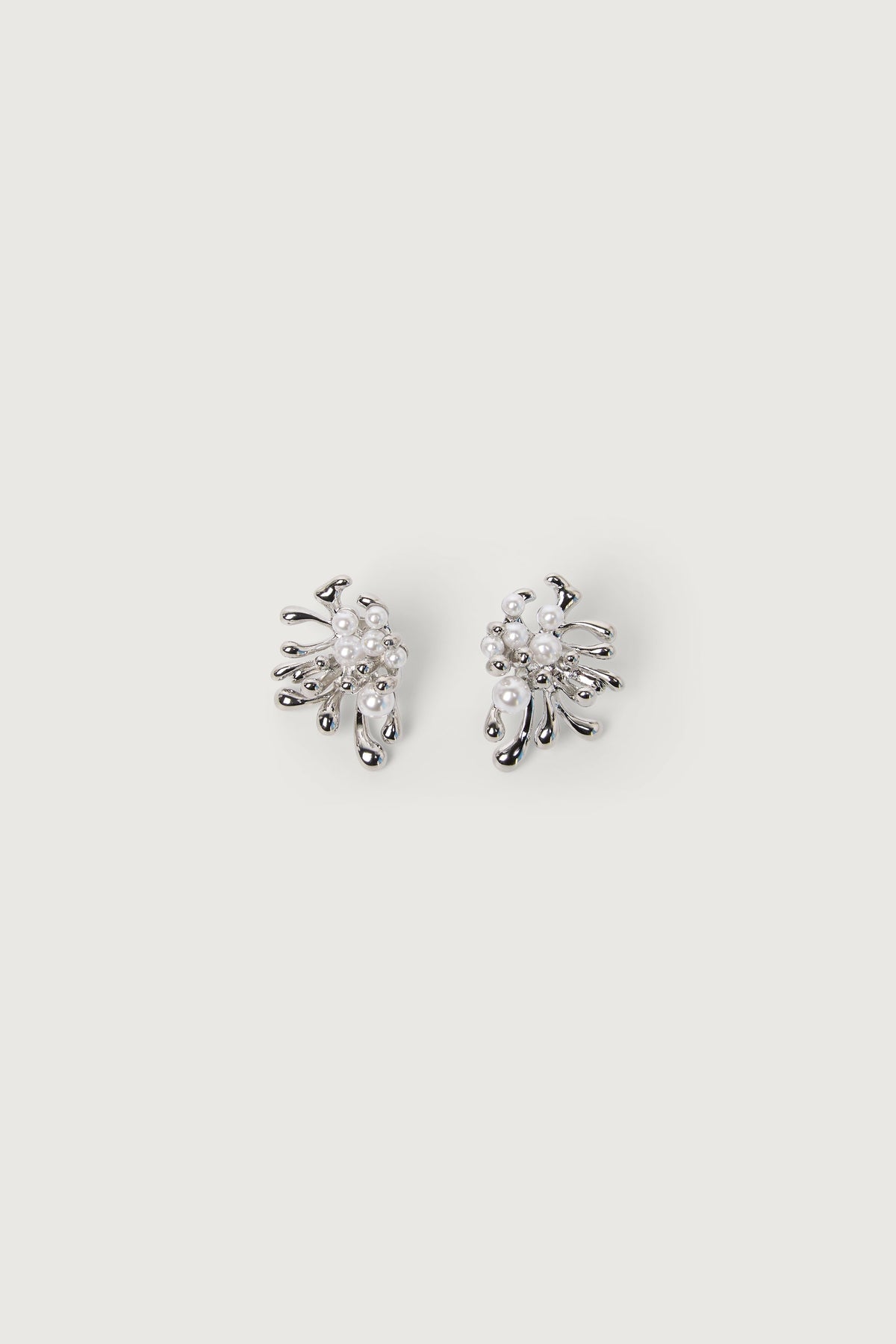 ORGANIC EARRINGS WITH PEARL DETAIL